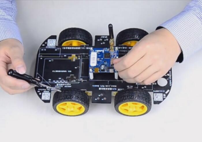 小R科技DS Robot WiFi视频小车机器人WiFi模块的安装