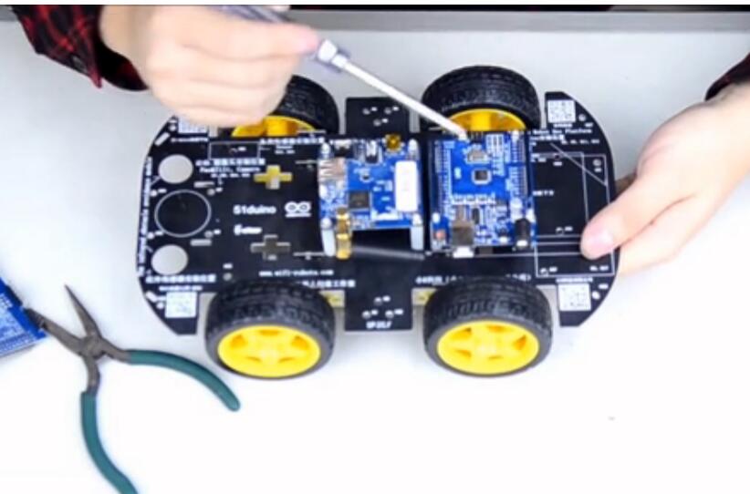 小R科技DS Robot WiFi视频小车机器人Arduino主控板的安装