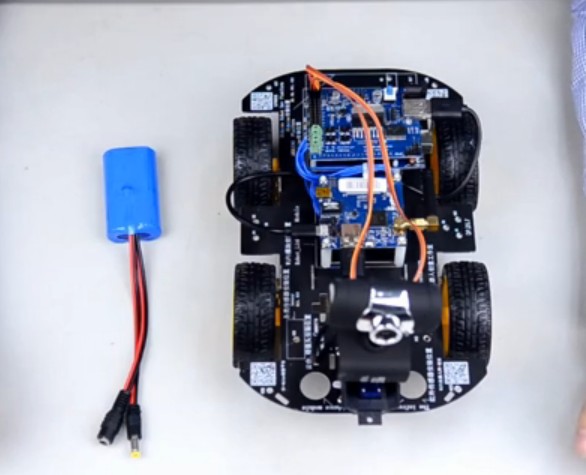 小R科技 DSRobot ArduinoUNO/STM32 WiFi视频小车机器人电池的安装