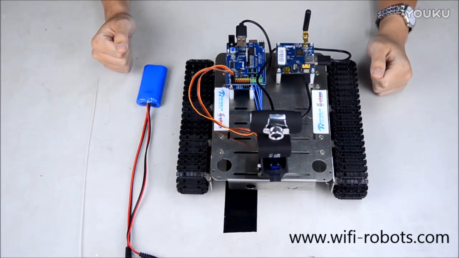 小R科技Arduino GFS Robot WiFi视频小车机器人电池的安装和基本功能调试