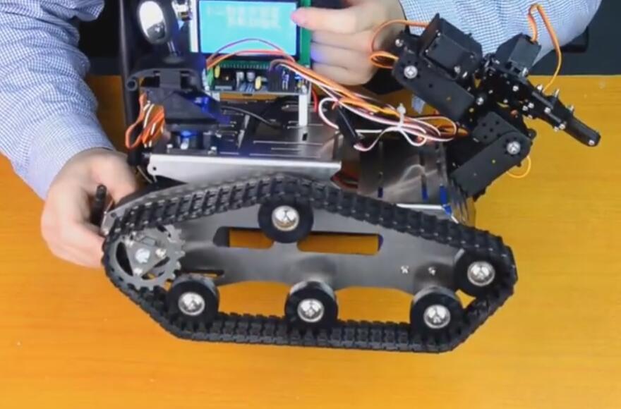 小R科技51duinoV2.0 THRobot WiFi视频小车机器人整体调试