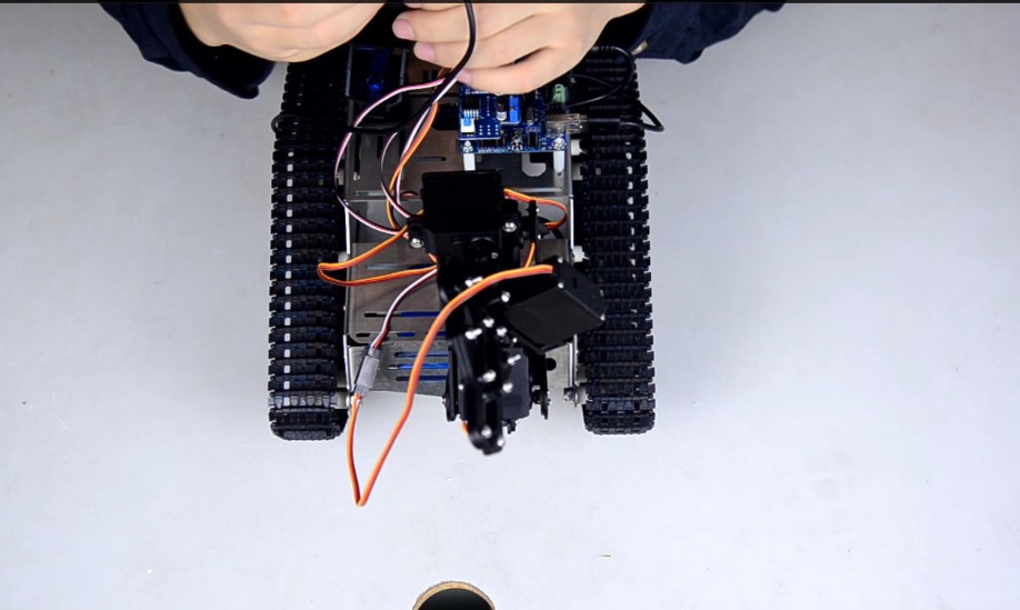 小R科技Arduino 2560 THRobot WiFi视频小车机器人机械手连线教程